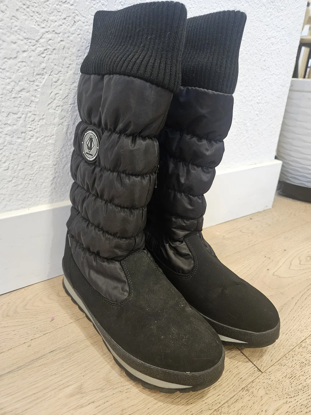 JOG DOG St. Anton Waterproof Puffer Winter Boots - Black - Sz 41